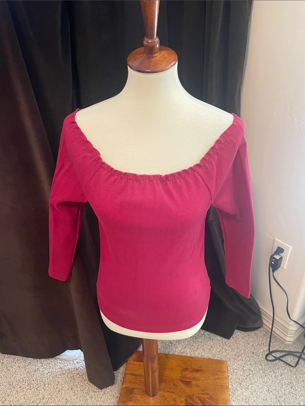 Boohoo Off-Shoulder Ribbed Top - Raspberry